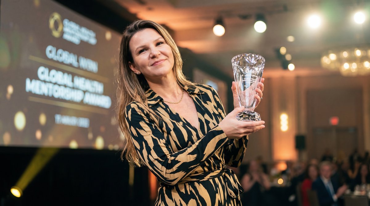 Illustration of a female doctor listening attentively to a patient during a consultation