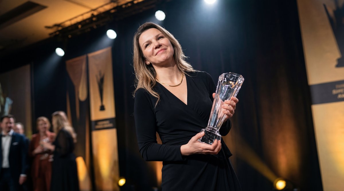 Abstract watercolor illustration representing effective doctor patient communication and shared understanding